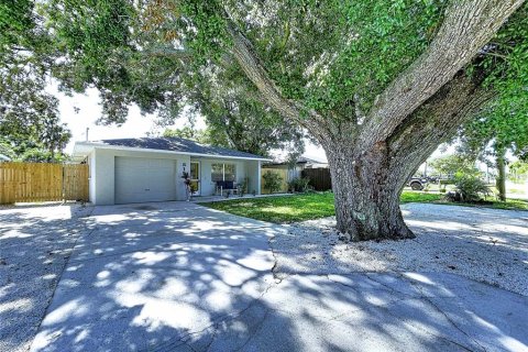House in Bradenton, Florida 3 bedrooms, 102.84 sq.m. № 2303342 - photo 2