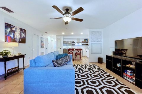 House in Bradenton, Florida 3 bedrooms, 102.84 sq.m. № 2303342 - photo 12