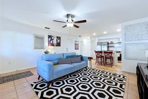 House in Bradenton, Florida 3 bedrooms, 102.84 sq.m. № 2303342 - photo 8