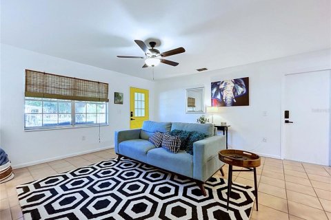 House in Bradenton, Florida 3 bedrooms, 102.84 sq.m. № 2303342 - photo 10