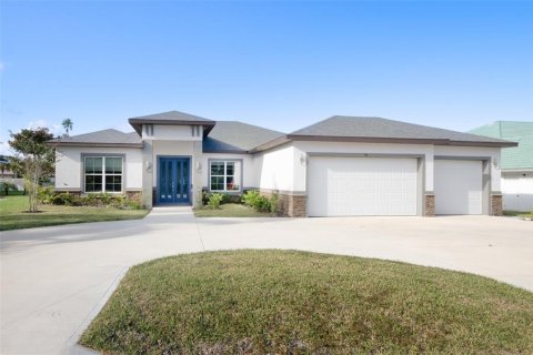 House in Palm Coast, Florida 4 bedrooms, 198.81 sq.m. № 1898515 - photo 1
