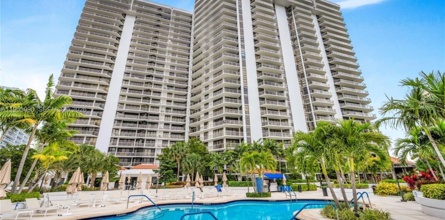 Кондоминиум с 2 спальнями в Авентура, Флорида № 2009797