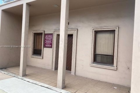 Propiedad comercial en venta en Hollywood, Florida № 1979345 - foto 2