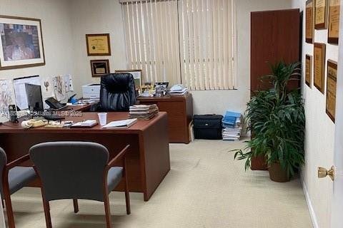 Propiedad comercial en venta en Hollywood, Florida № 1979345 - foto 6