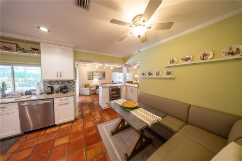 Villa ou maison à vendre à Palmetto Bay, Floride: 4 chambres, 248.98 m2 № 2172707 - photo 6