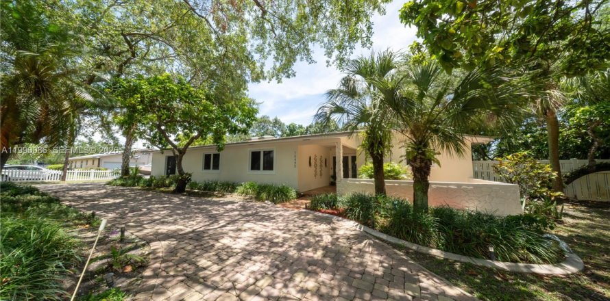 Villa ou maison à Palmetto Bay, Floride 4 chambres, 248.98 m2 № 2172707