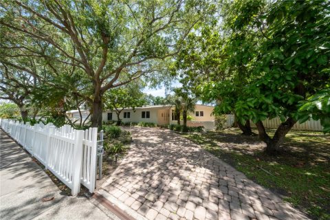 Villa ou maison à vendre à Palmetto Bay, Floride: 4 chambres, 248.98 m2 № 2172707 - photo 2