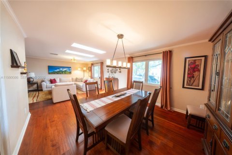 Villa ou maison à vendre à Palmetto Bay, Floride: 4 chambres, 248.98 m2 № 2172707 - photo 13