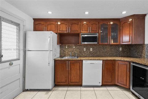 Condo in Aventura, Florida, 2 bedrooms  № 2002910 - photo 5
