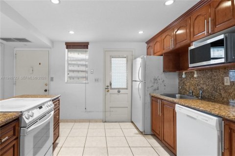 Condo in Aventura, Florida, 2 bedrooms  № 2002910 - photo 2