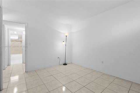 Condo in Aventura, Florida, 2 bedrooms  № 2002910 - photo 21