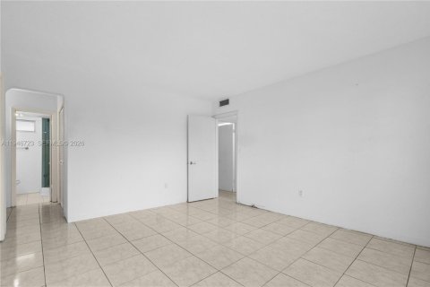 Condo in Aventura, Florida, 2 bedrooms  № 2002910 - photo 13