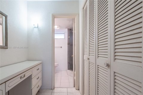 Condo in Aventura, Florida, 2 bedrooms  № 2002910 - photo 18
