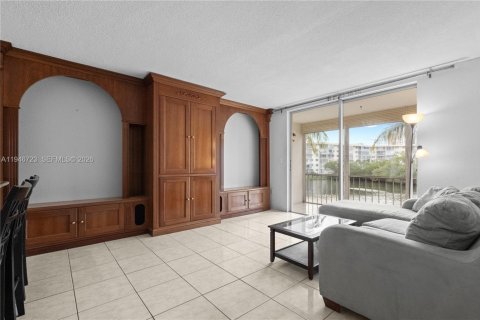 Condo in Aventura, Florida, 2 bedrooms  № 2002910 - photo 9