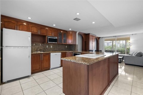 Condo in Aventura, Florida, 2 bedrooms  № 2002910 - photo 6