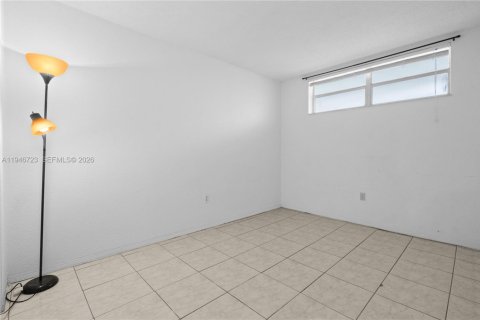 Condo in Aventura, Florida, 2 bedrooms  № 2002910 - photo 19