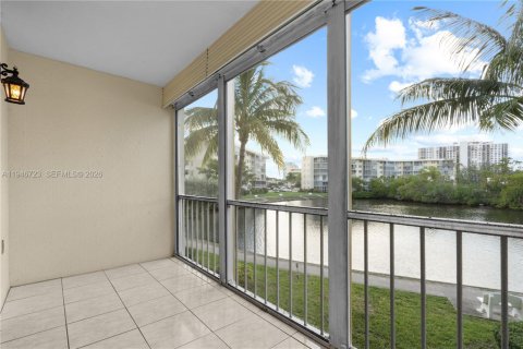 Condo in Aventura, Florida, 2 bedrooms  № 2002910 - photo 26