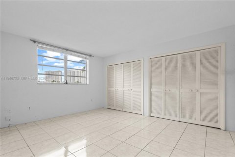 Condo in Aventura, Florida, 2 bedrooms  № 2002910 - photo 11