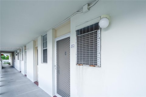 Condo in Aventura, Florida, 2 bedrooms  № 2002910 - photo 29