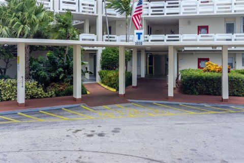 Condo in Aventura, Florida, 2 bedrooms  № 2002910 - photo 28