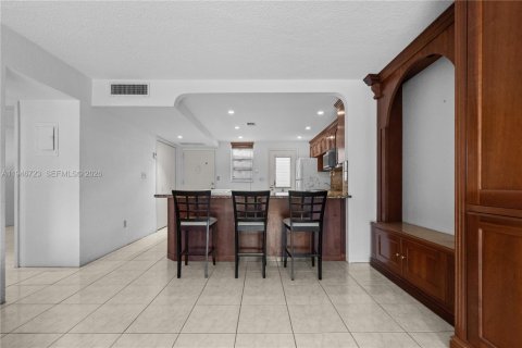 Condo in Aventura, Florida, 2 bedrooms  № 2002910 - photo 8