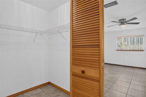 Townhouse in New Smyrna Beach, Florida 2 bedrooms, 156.63 sq.m. № 2291332 - photo 14