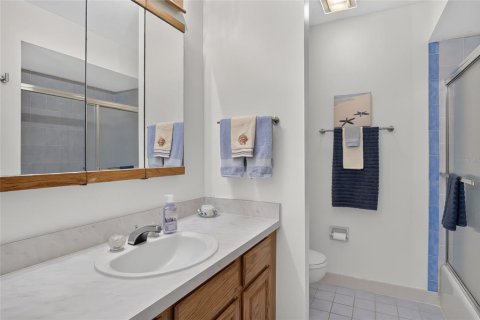 Townhouse in New Smyrna Beach, Florida 2 bedrooms, 156.63 sq.m. № 2291332 - photo 25