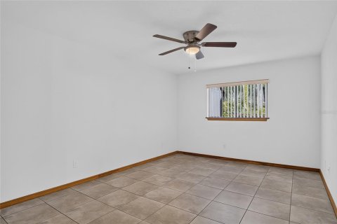 Townhouse in New Smyrna Beach, Florida 2 bedrooms, 156.63 sq.m. № 2291332 - photo 13