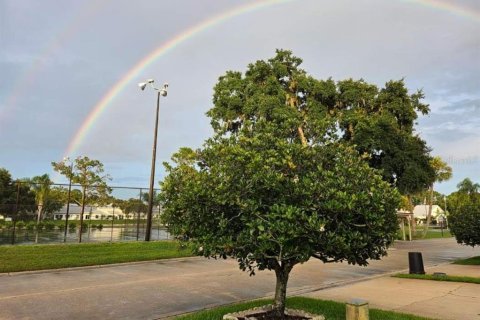 Townhouse in New Smyrna Beach, Florida 2 bedrooms, 156.63 sq.m. № 2291332 - photo 30