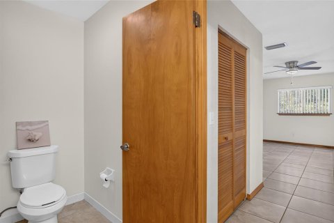 Townhouse in New Smyrna Beach, Florida 2 bedrooms, 156.63 sq.m. № 2291332 - photo 18