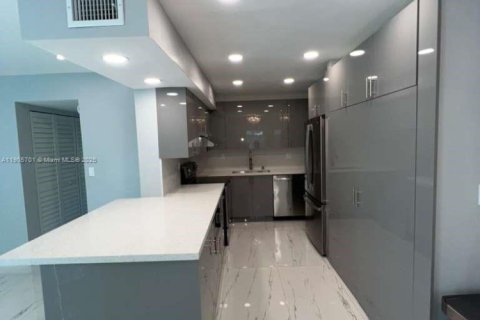 Снять в аренду таунхаус в Дейви, Флорида 3 спальни, 151.43м2, № 1956385 - фото 5