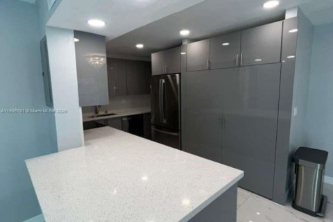 Снять в аренду таунхаус в Дейви, Флорида 3 спальни, 151.43м2, № 1956385 - фото 4