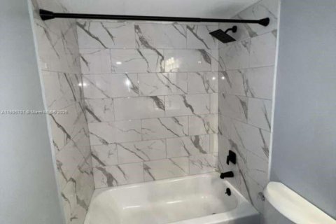 Снять в аренду таунхаус в Дейви, Флорида 3 спальни, 151.43м2, № 1956385 - фото 12