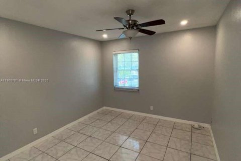 Снять в аренду таунхаус в Дейви, Флорида 3 спальни, 151.43м2, № 1956385 - фото 13