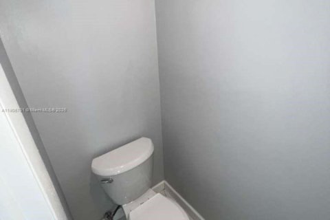 Снять в аренду таунхаус в Дейви, Флорида 3 спальни, 151.43м2, № 1956385 - фото 8