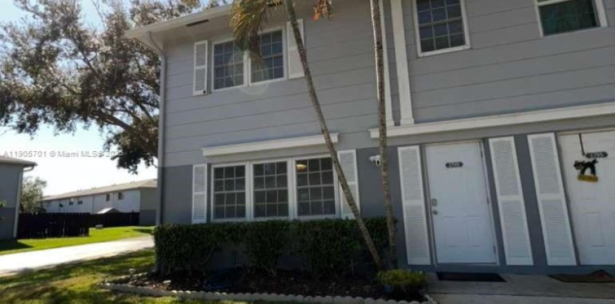 Таунхаус в Дейви, Флорида 3 спальни, 151.43м2 № 1956385