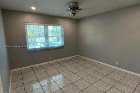 Снять в аренду таунхаус в Дейви, Флорида 3 спальни, 151.43м2, № 1956385 - фото 9