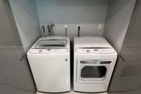 Снять в аренду таунхаус в Дейви, Флорида 3 спальни, 151.43м2, № 1956385 - фото 6