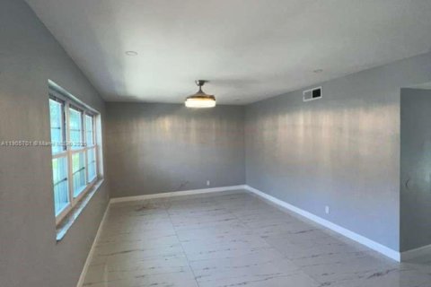 Снять в аренду таунхаус в Дейви, Флорида 3 спальни, 151.43м2, № 1956385 - фото 2