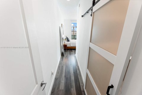 Condo in Miami, Florida, 2 bedrooms  № 1969786 - photo 16