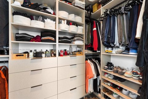 Condo in Miami, Florida, 2 bedrooms  № 1969786 - photo 22