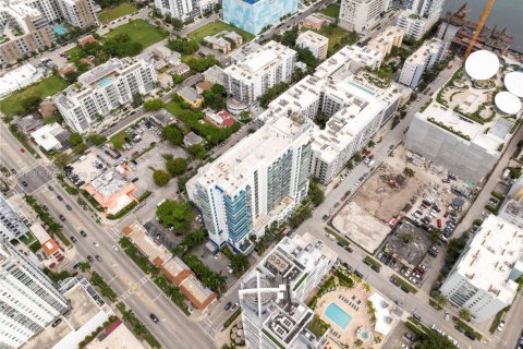 Condo in Miami, Florida, 2 bedrooms  № 1969786 - photo 27