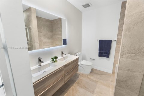 Condo in Miami, Florida, 2 bedrooms  № 1969786 - photo 20