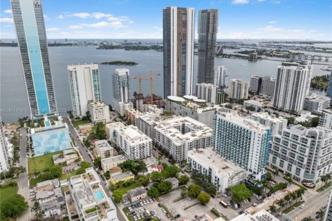 Condo in Miami, Florida, 2 bedrooms  № 1969786 - photo 29