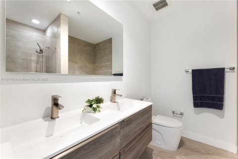 Condo in Miami, Florida, 2 bedrooms  № 1969786 - photo 19
