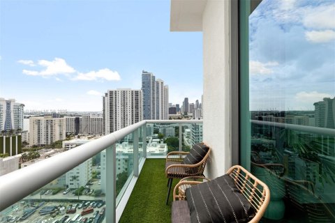 Condo in Miami, Florida, 2 bedrooms  № 1969786 - photo 23