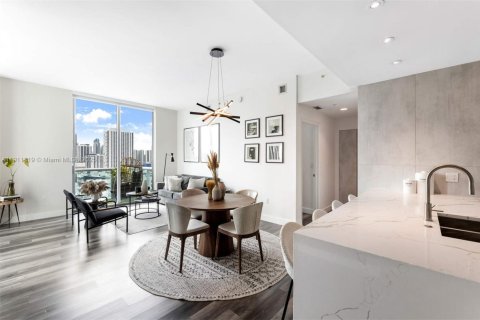 Condo in Miami, Florida, 2 bedrooms  № 1969786 - photo 3