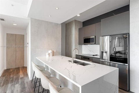 Condo in Miami, Florida, 2 bedrooms  № 1969786 - photo 6