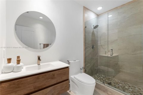 Condo in Miami, Florida, 2 bedrooms  № 1969786 - photo 25