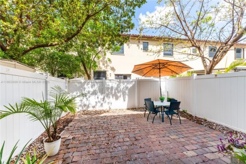 Townhouse in Hialeah, Florida 3 bedrooms, 143.53 sq.m. № 1871284 - photo 30